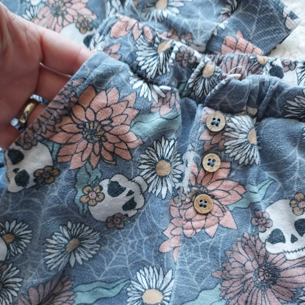 Jessica Simpson Girls Gray Floral Skull Two-Piece Set 18mo Quirky Whimsy